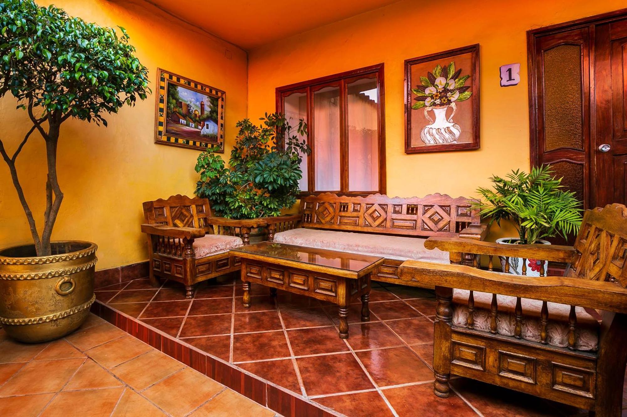 OYO Posada De Los Angeles, Pátzcuaro Esterno foto