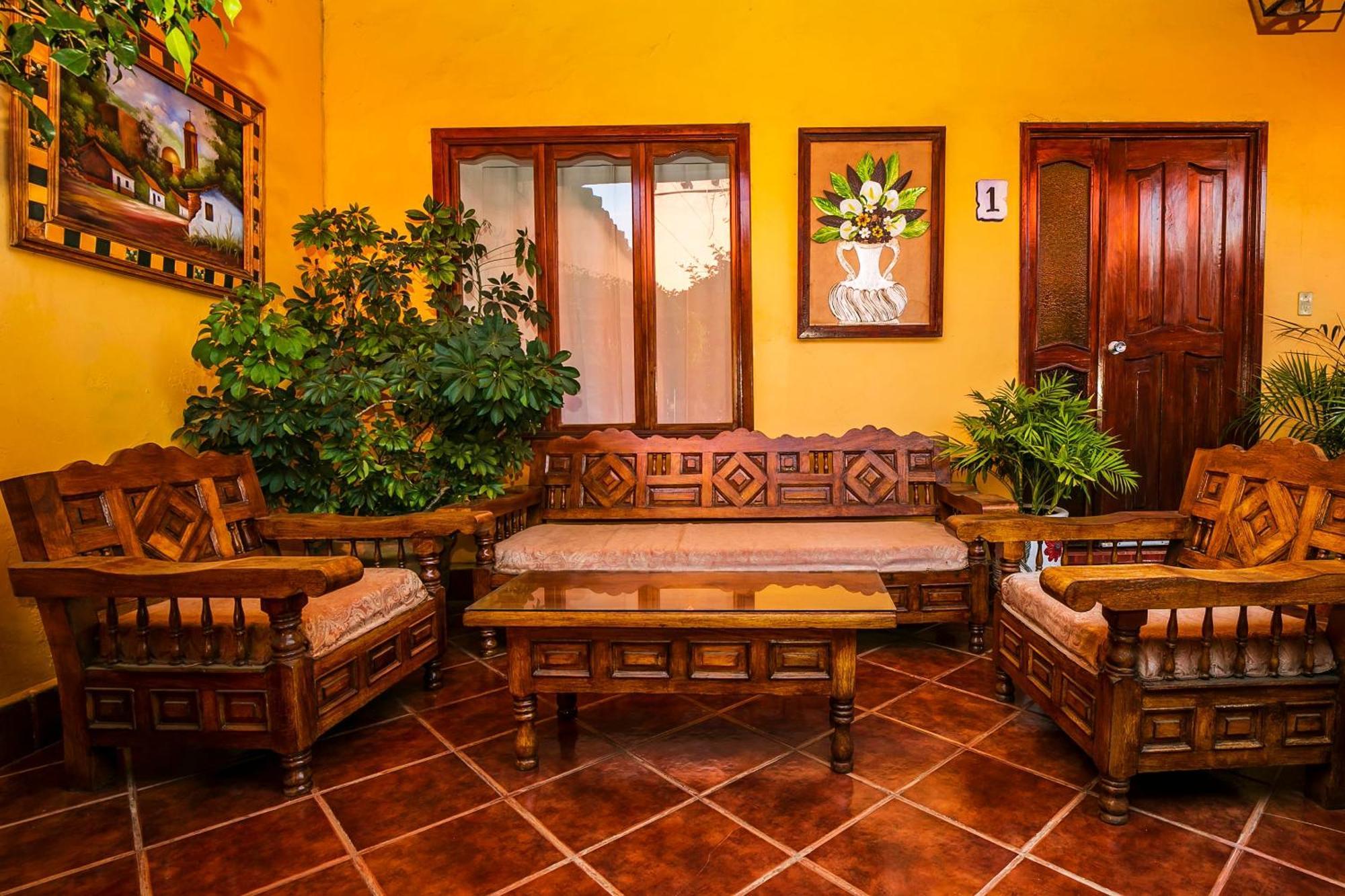 OYO Posada De Los Angeles, Pátzcuaro Esterno foto